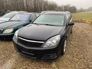 Sort Opel Vectra V6 Turbo Elegance Wagon aut. 2,8 Benzin, set skråt forfra
