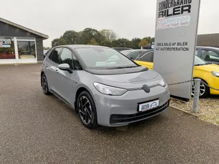 Grå VW ID.3 Pro Performance 58 El, set skråt forfra